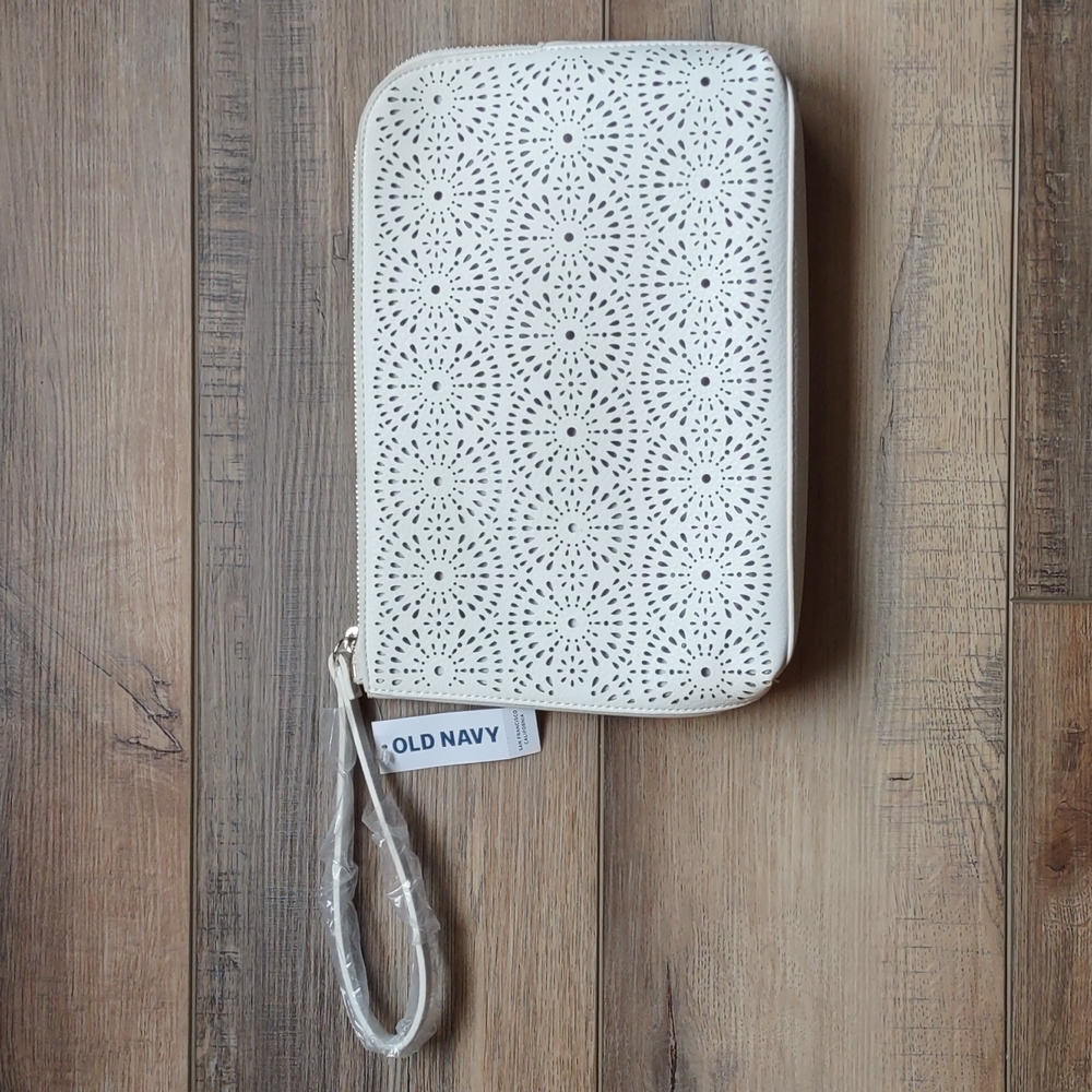 Old Navy NWT White clutch/wristlet purse